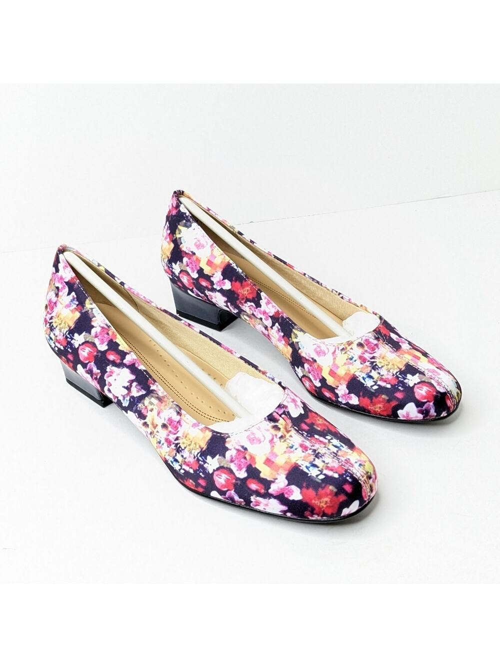 Trotters Doris Pumps, Washed Floral, Women's 6